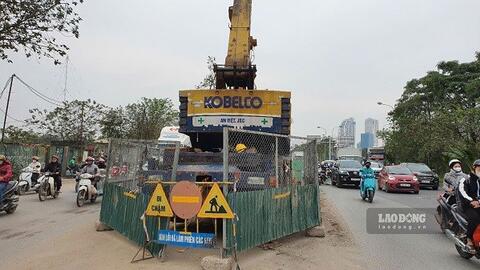 Rào chắn nhiều đoạn Đại lộ Thăng Long để thi công đến cuối năm 2026