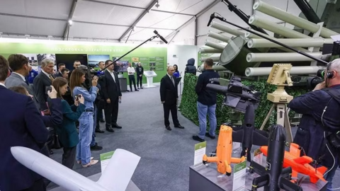 Ông Putin thị sát mô hình tổ hợp Pantsir-S