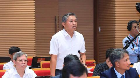 Bị chất vấn về trái cây không rõ nguồn gốc, quản lý chợ ở Hà Nội nói do kiểm tra ban ngày