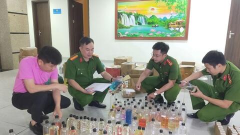 Triệt phá đường dây sản xuất nước hoa giả các thương hiệu nổi tiếng