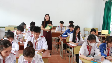 Hàng chục học sinh chưa nhập học lớp 10, trường 'thông báo khẩn'