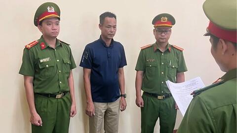 Khởi tố Phó Giám đốc và 1 nhân viên liên quan vụ đổ hơn 1.800 tấn bã bê tông trái phép