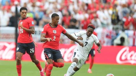Ezri Konsa và lời giải cho bài toán hàng thủ Arsenal