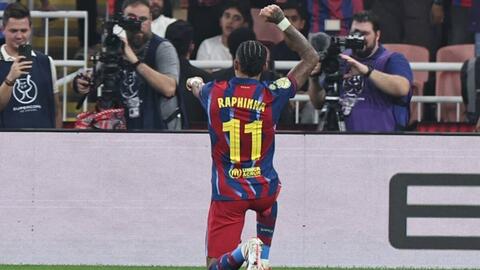 Barcelona bay cao trên đôi cánh của Raphinha