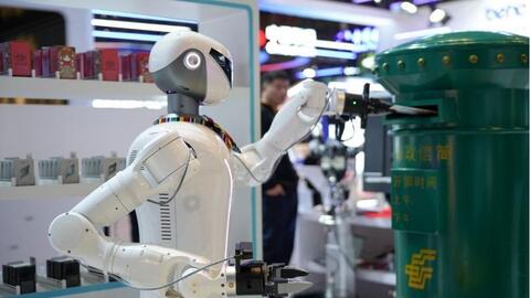 Trung Quốc mở trường dạy nghề cho robot hình người