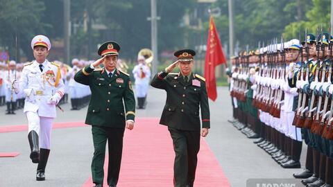 Đại tướng Phan Văn Giang hội đàm với Phó Thủ tướng, Bộ trưởng Bộ Quốc phòng Lào
