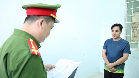 Khởi tố giám đốc phòng giao dịch ngân hàng lừa đảo vay tiền đem trả nợ rồi bỏ trốn