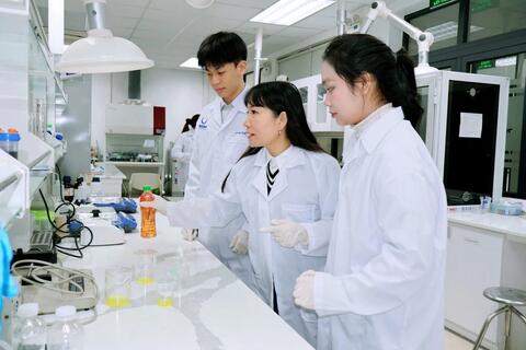 <a href="/song-xanh/giao-duc" title="Giáo dục" rel="dofollow">Giáo dục</a>