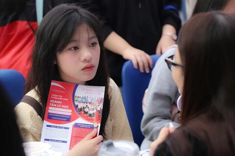 <a href="/song-xanh/giao-duc" title="Giáo dục" rel="dofollow">Giáo dục</a>