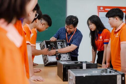 <a href="/thuong-hieu-xanh/giai-phap-doanh-nghiep" title="Giải pháp" rel="dofollow">Giải pháp</a>