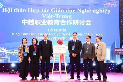 <a href="/thuong-hieu-xanh/giai-phap-doanh-nghiep" title="Giải pháp" rel="dofollow">Giải pháp</a>