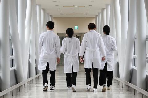 <a href="/tin-tuc/tin-quoc-te" title="Tin quốc tế" rel="dofollow">Tin quốc tế</a>