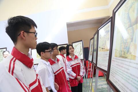 <a href="/van-de-hom-nay" title="Vấn đề hôm nay" rel="dofollow">Vấn đề hôm nay</a>