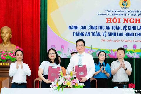 <a href="/thuong-hieu-xanh/giai-phap-doanh-nghiep" title="Giải pháp" rel="dofollow">Giải pháp</a>