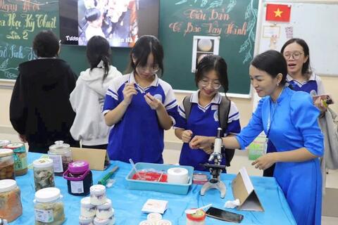 <a href="/song-xanh/giao-duc" title="Giáo dục" rel="dofollow">Giáo dục</a>
