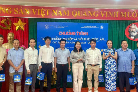 <a href="/thuong-hieu-xanh/doanh-nghiep" title="Doanh nghiệp" rel="dofollow">Doanh nghiệp</a>