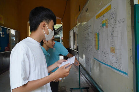 <a href="/song-xanh/giao-duc" title="Giáo dục" rel="dofollow">Giáo dục</a>