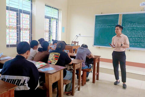 <a href="/song-xanh/giao-duc" title="Giáo dục" rel="dofollow">Giáo dục</a>