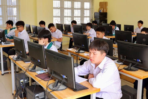<a href="/song-xanh/giao-duc" title="Giáo dục" rel="dofollow">Giáo dục</a>