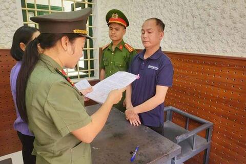 <a href="/phap-luat" title="Pháp luật" rel="dofollow">Pháp luật</a>