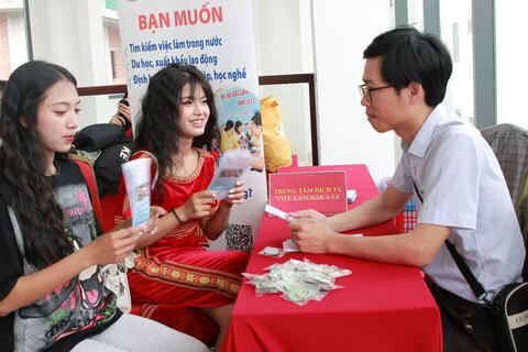 <a href="/phat-trien-ben-vung" title="Phát triển bền vững" rel="dofollow">Phát triển bền vững</a>