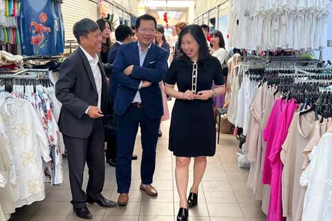 <a href="/thuong-hieu-xanh/doanh-nghiep" title="Doanh nghiệp" rel="dofollow">Doanh nghiệp</a>