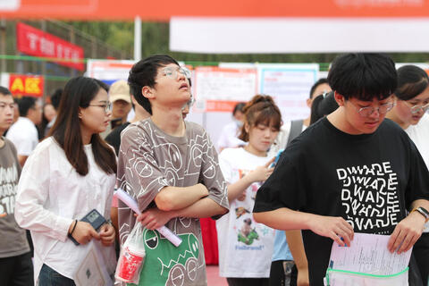 <a href="/tin-tuc" title="Tin tức" rel="dofollow">Tin tức</a>