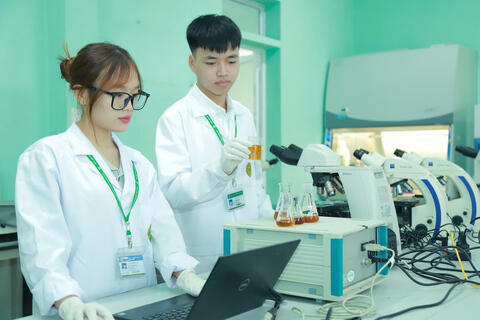 <a href="/song-xanh/giao-duc" title="Giáo dục" rel="dofollow">Giáo dục</a>