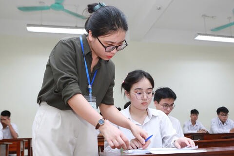 <a href="/song-xanh/giao-duc" title="Giáo dục" rel="dofollow">Giáo dục</a>