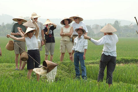 <a href="/du-lich" title="Du lịch" rel="dofollow">Du lịch</a>