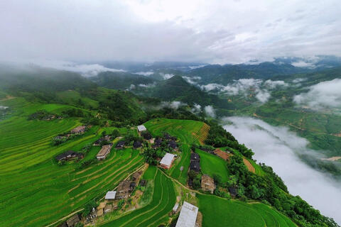 <a href="/du-lich" title="Du lịch" rel="dofollow">Du lịch</a>