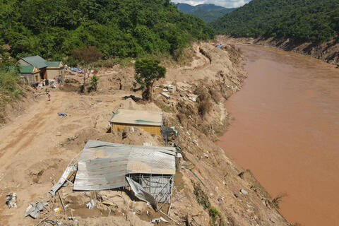 <a href="/thuong-hieu-xanh/doanh-nghiep" title="Doanh nghiệp" rel="dofollow">Doanh nghiệp</a>