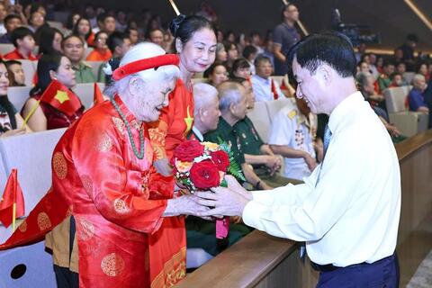 <a href="/van-hoa" title="Văn hóa" rel="dofollow">Văn hóa</a>