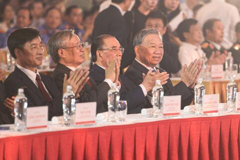 <a href="/thuong-hieu-xanh/tin-tuc/tin-trong-nuoc" title="Tin trong nước" rel="dofollow">Tin trong nước</a>