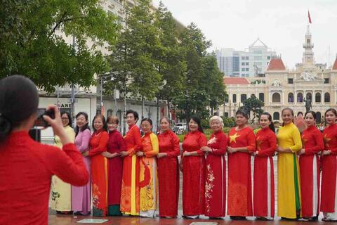 <a href="/tin-tuc" title="Tin tức" rel="dofollow">Tin tức</a>