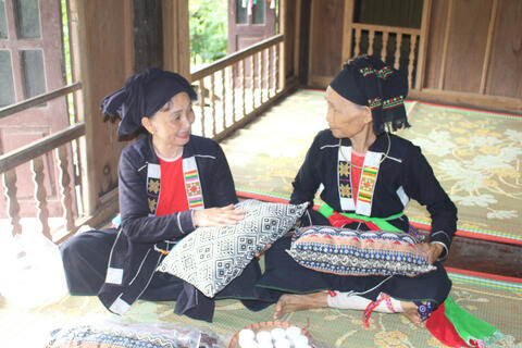<a href="/du-lich" title="Du lịch" rel="dofollow">Du lịch</a>