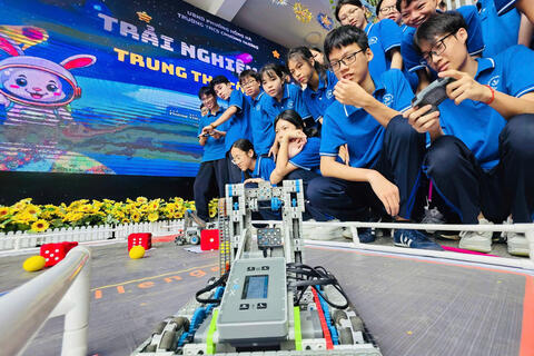<a href="/song-xanh/giao-duc" title="Giáo dục" rel="dofollow">Giáo dục</a>