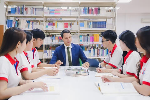 <a href="/song-xanh/giao-duc" title="Giáo dục" rel="dofollow">Giáo dục</a>