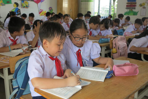 <a href="/song-xanh/giao-duc" title="Giáo dục" rel="dofollow">Giáo dục</a>