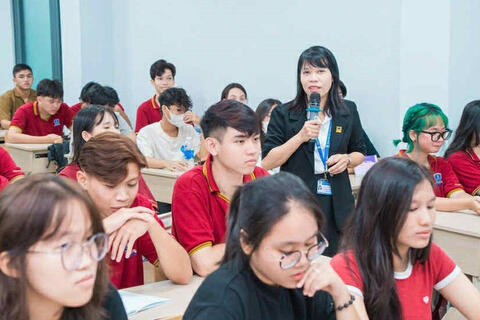 <a href="/song-xanh/giao-duc" title="Giáo dục" rel="dofollow">Giáo dục</a>