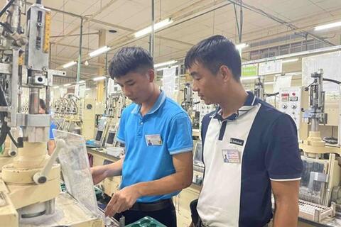 <a href="/thuong-hieu-xanh/doanh-nghiep" title="Doanh nghiệp" rel="dofollow">Doanh nghiệp</a>