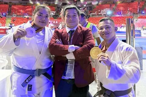 <a href="/the-thao" title="Thể thao" rel="dofollow">Thể thao</a>