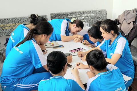 <a href="/song-xanh/giao-duc" title="Giáo dục" rel="dofollow">Giáo dục</a>