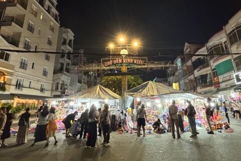 <a href="/du-lich" title="Du lịch" rel="dofollow">Du lịch</a>