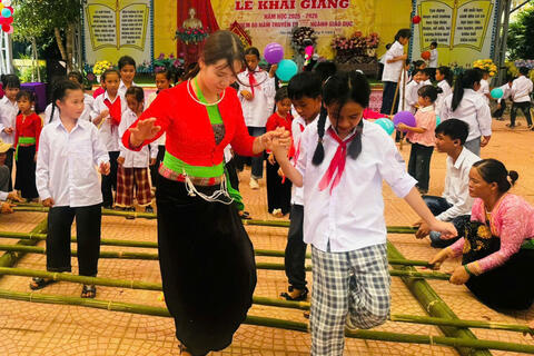 <a href="/song-xanh/giao-duc" title="Giáo dục" rel="dofollow">Giáo dục</a>