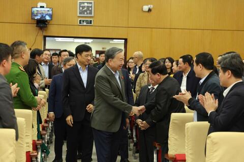 <a href="/thuong-hieu-xanh/tin-tuc/tin-trong-nuoc" title="Tin trong nước" rel="dofollow">Tin trong nước</a>