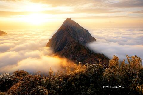 <a href="/du-lich" title="Du lịch" rel="dofollow">Du lịch</a>