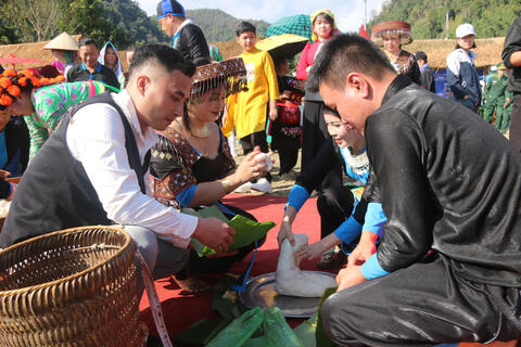 <a href="/du-lich" title="Du lịch" rel="dofollow">Du lịch</a>