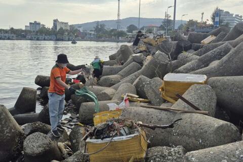 <a href="/thuong-hieu-xanh/tin-tuc/tin-trong-nuoc" title="Tin trong nước" rel="dofollow">Tin trong nước</a>