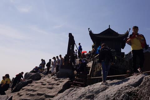 <a href="/du-lich" title="Du lịch" rel="dofollow">Du lịch</a>